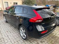 gebraucht Volvo V40 D2 Kinetic Black Sapphire