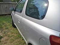 Gebraucht Toyota Yaris 65 PS (47 kW) 2004 Silber Kleinwagen