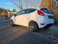 Gebraucht Ford Fiesta Trend 82 PS (60 kW) 2011 Weiß Kleinwagen