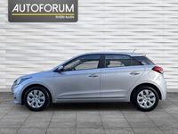 Gebraucht Hyundai i20 101 PS (74 kW) 2017 Silber Limousine