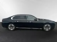 Gebraucht BMW 750e Comfort Edition 489 PS (359 kW) 2025 Saphirschwarz metallic Limousine