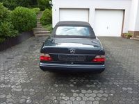 Gebraucht Mercedes E200 Edition 136 PS (100 kW) 1997 Schwarz metallic Cabrio