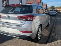 Gebraucht Hyundai i30 Trend 120 PS (88 kW) 2022 Silber Limousine