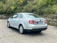 Gebraucht VW Jetta 140 PS (102 kW) 2008 Silber Limousine
