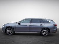 Neu Skoda Superb Selection 204 PS (150 kW) 2025 Ebony schwarz metallic Kombi