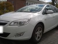 Gebraucht Opel Astra Edition 165 PS (121 kW) 2012 Weiß Kombi