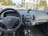 Gebraucht Hyundai i30 105 PS (77 kW) 2011 Schwarz Kombi