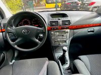 gebraucht Toyota Avensis 2,2-l-D-CAT Executive + Xenon + Klima ++