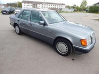 Gebraucht Mercedes E230 132 PS (97 kW) 1991 Grau Limousine
