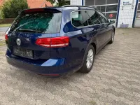 Gebraucht VW Passat Comfortline 120 PS (88 kW) 2018 Blau Kombi