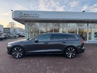 Gebraucht Volvo V60 Plus 197 PS (144 kW) 2022 Platinum grey metallic Kombi
