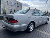 Gebraucht Mercedes E240 Avantgarde 170 PS (125 kW) 1999 Silber Limousine