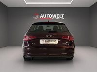 Gebraucht Audi A3 Attraction 110 PS (80 kW) 2015 Rot Limousine