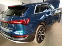 Używany Audi e-tron Advanced Plus 300 kW (408 KM) 2022 Niebieski SUV