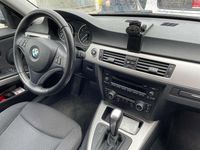 Gebraucht BMW 318 143 PS (105 kW) 2010 Schwarz Kombi