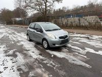 Gebraucht Toyota Yaris 87 PS (63 kW) 2009 Grau Kleinwagen