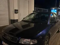 Używany Audi A4 101 KM (74 kW) 1998 Niebieski Sedan/Limuzyna