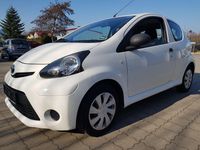 Gebraucht Toyota Aygo Basis 68 PS (50 kW) 2013 Weiß Kleinwagen