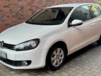 Gebraucht VW Golf VI 105 PS (77 kW) 2010 Weiß Kleinwagen