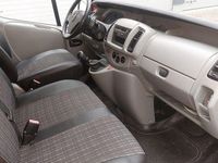 Używany Opel Vivaro 101 KM (74 kW) 2005 Czerwony Minivan