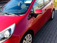 Gebraucht Kia Rio Spirit 109 PS (80 kW) 2011 Rot Limousine