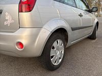 Gebraucht Ford Fiesta 69 PS (50 kW) 2007 Silber Kleinwagen