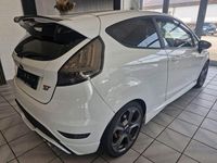 Gebraucht Ford Fiesta Performance Edition 182 PS (133 kW) 2015 Weiß Limousine