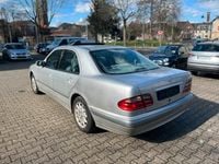 Gebraucht Mercedes E220 143 PS (105 kW) 2000 Silber Limousine