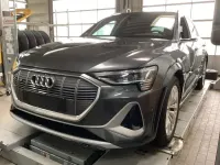 Gebraucht Audi e-tron Ambiente 369 kW (503 PS) 2023 Daytonagrau perleffekt SUV