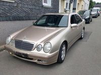 Second-hand Mercedes E200 136 CP (100 kW) 2000 Auriu Berlinǎ