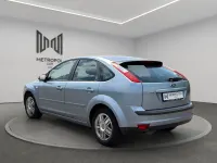 Usado Ford Focus Ghia 116 CV (85 kW) 2005 Azul Berlina