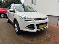Gebraucht Ford Kuga Titanium 150 PS (110 kW) 2015 Weiß SUV