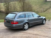 Gebraucht Mercedes E200 Avantgarde 184 PS (135 kW) 2007 Grau Kombi