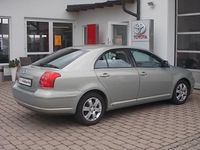 Gebraucht Toyota Avensis 129 PS (94 kW) 2005 Silber metallic Limousine