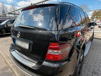 Gebraucht Mercedes ML320 224 PS (164 kW) 2008 Schwarz SUV