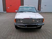 Gebraucht Mercedes 240 72 PS (52 kW) 1984 Weiß Limousine