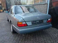 Gebraucht Mercedes E230 132 PS (97 kW) 1992 Silber Limousine