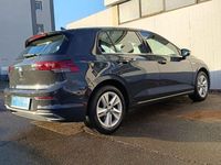 Gebraucht VW Golf VIII Style 150 PS (110 kW) 2024 Uranograu/cinza urano Limousine