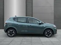 Neu Dacia Sandero Journey 101 PS (74 kW) 2026 Grün (zedergrün) Kleinwagen