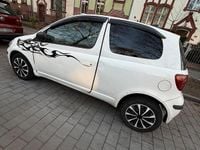 Gebraucht Toyota Yaris 86 PS (63 kW) 2003 Weiß Kleinwagen
