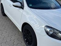 Gebraucht VW Golf VI 105 PS (77 kW) 2010 Weiß Kleinwagen