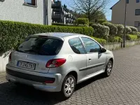 Gebraucht Peugeot 206 75 PS (55 kW) 2010 Silber Limousine
