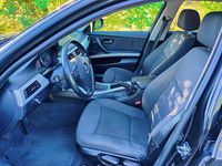 Gebraucht BMW 320 177 PS (130 kW) 2009 Schwarz Kombi