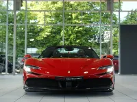 Gebraucht Ferrari SF90 1000 PS (735 kW) 2024 Rot Cabrio