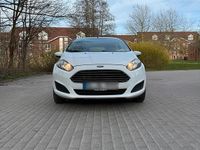 Gebraucht Ford Fiesta 100 PS (73 kW) 2014 Weiß Kleinwagen