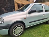 Second-hand Renault Clio II 60 CP (44 kW) 2000 Argintiu Hatchback