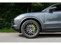 Gebraucht Porsche Cayenne E-Hybrid 462 PS (339 kW) 2021 Grau SUV