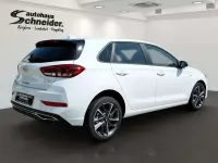 Gebraucht Hyundai i30 Advantage 120 PS (88 kW) 2024 Atlas white Limousine