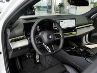 Gebraucht BMW 520 M Sport 208 PS (152 kW) 2025 Mineralweiss Kombi