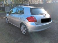 Gebraucht Toyota Auris 97 PS (71 kW) 2009 Silber Kleinwagen